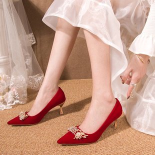 红色婚鞋 婚礼秀禾单鞋 女低跟3cm珍珠扣百搭细跟中式 绒面潮5 高跟鞋