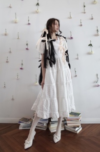 Shiitake 饰镂空纯棉泡泡袖 度假风长款 温柔尤物 丝带系带装 连衣裙