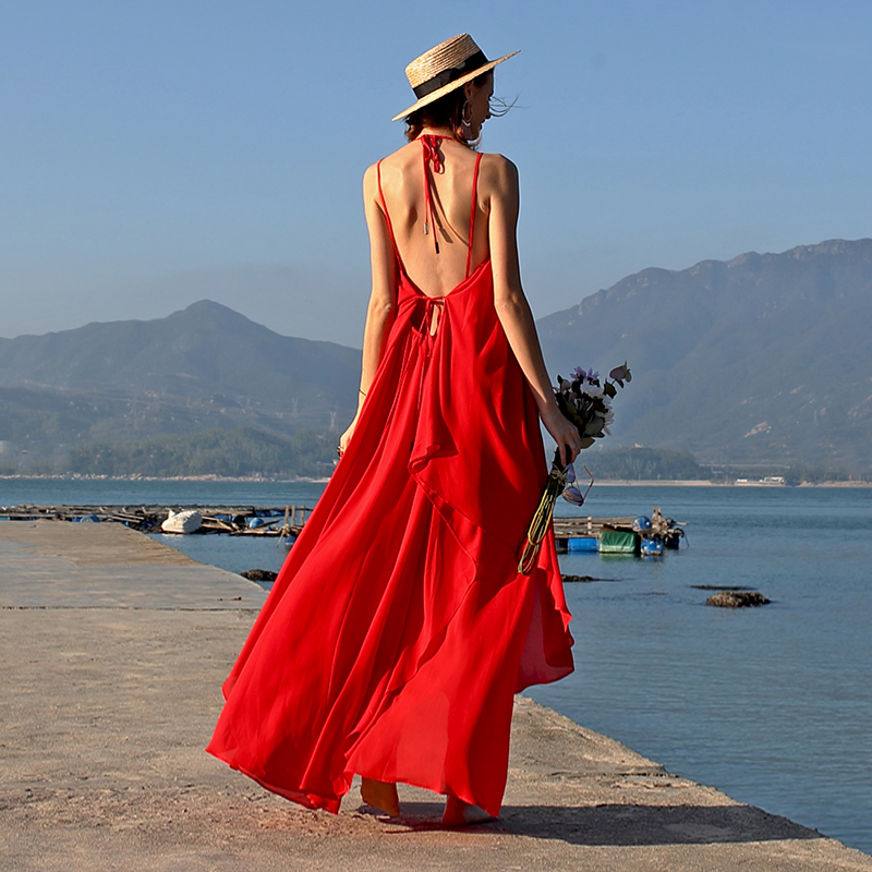 红色度假连衣裙沙漠拍照裙子高级感红裙飘逸沙滩裙 去海边旅游穿