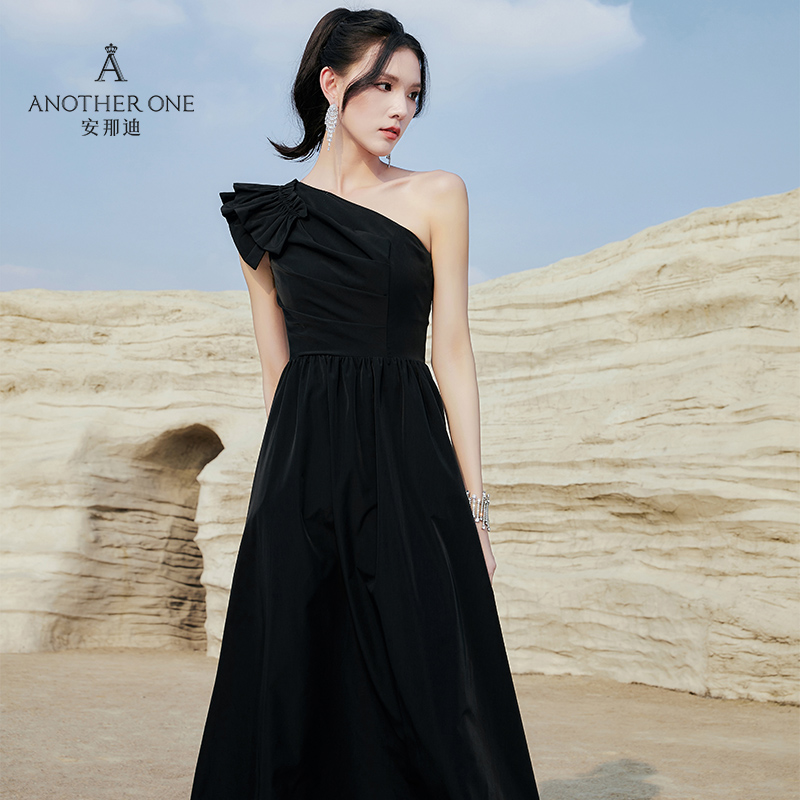ANOTHERONE独特连衣裙超好看斜肩礼服裙性感气质小黑裙4130L04031