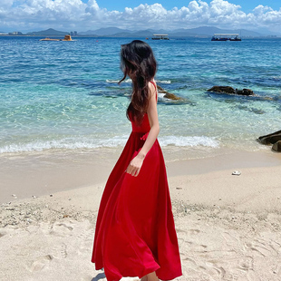 三亚海边拍照衣服超仙红色吊带沙滩长裙泰国穿搭度假连衣裙高级感