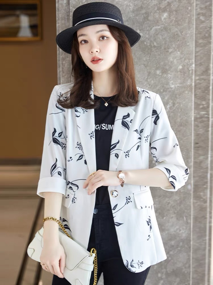 印花小西装 韩版 新款 气质显瘦休闲设计感小个子西服 外套女2022春季
