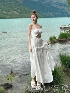 白色抹胸长裙三亚旅游氛围感连衣裙小众设计感开叉海边长裙子 法式