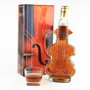 亚美尼亚原瓶进口提琴造型瓶白兰地酒40度500毫升摆饰礼品酒