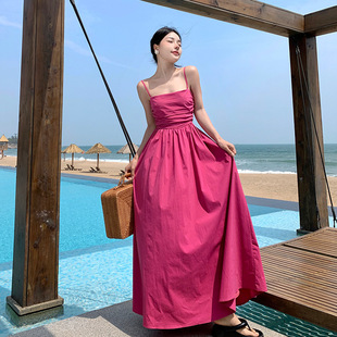玫红色吊带连衣裙子女夏季 2024新款 收腰显瘦海边度假长裙 茶歇法式