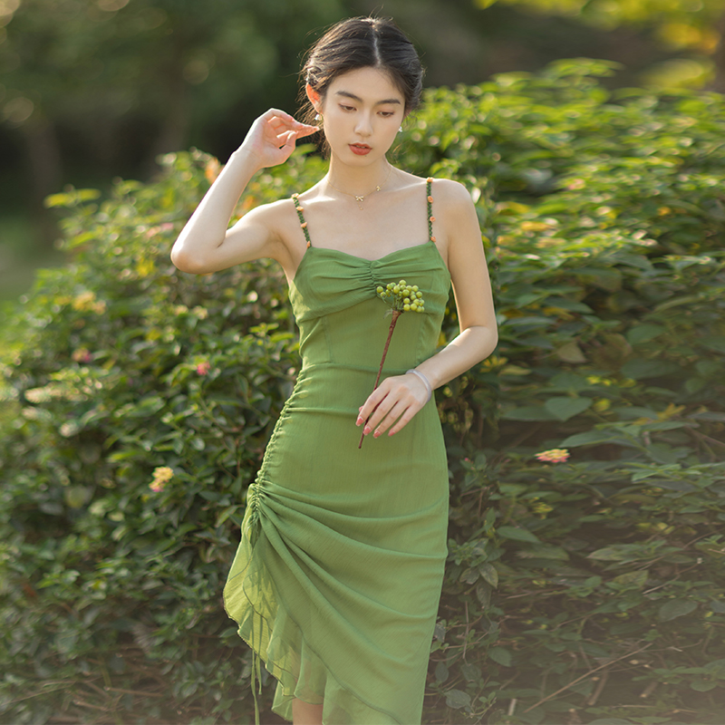 吊带裙绿色连衣裙V领2024海南三亚沙滩裙 法式 奈良复古裙子女夏季