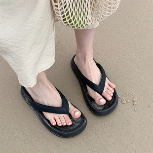 外穿防滑海边纯色沙滩人字拖 女士夏季 软底防滑浴室洗澡夹脚凉拖鞋