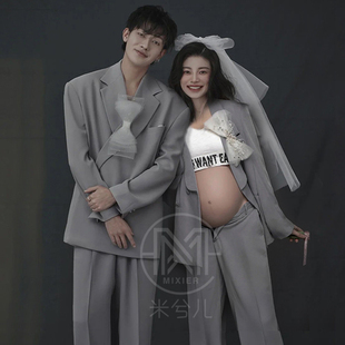1295新款 影楼孕妇情侣拍照写真服装 出租 慵懒风感灰色西服套装