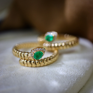祖母绿钻石弹簧蛇戒指埃及艳后复古18K金镶嵌珠宝宝石真金真钻