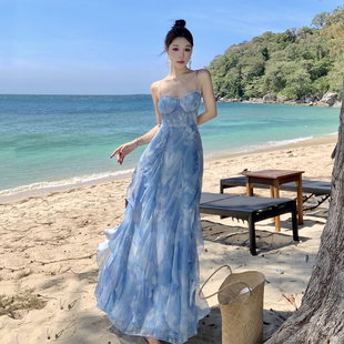 新款 连衣裙夏季 裙子海边沙滩旅游长裙女吊带蓝色收腰小妖度假女装