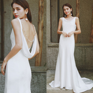 新娘外景拍照旅拍轻婚纱白色礼服 原创设计品牌优雅简约真丝缎修身