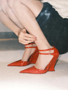 女2024春新款 豹纹时装 性感玛丽珍单鞋 红色尖头坡跟高跟鞋 包头凉鞋