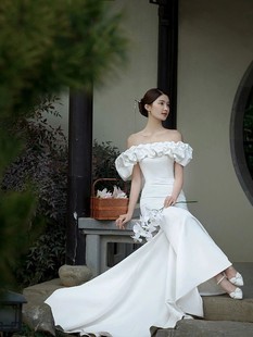 白色缎面鱼尾礼服 户外园林风情侣写真婚纱韩版 新影楼拍照主题服装