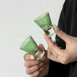 小众绿色锤纹小酒杯家用玻璃清酒杯闻香杯创意一口杯子弹杯白酒杯