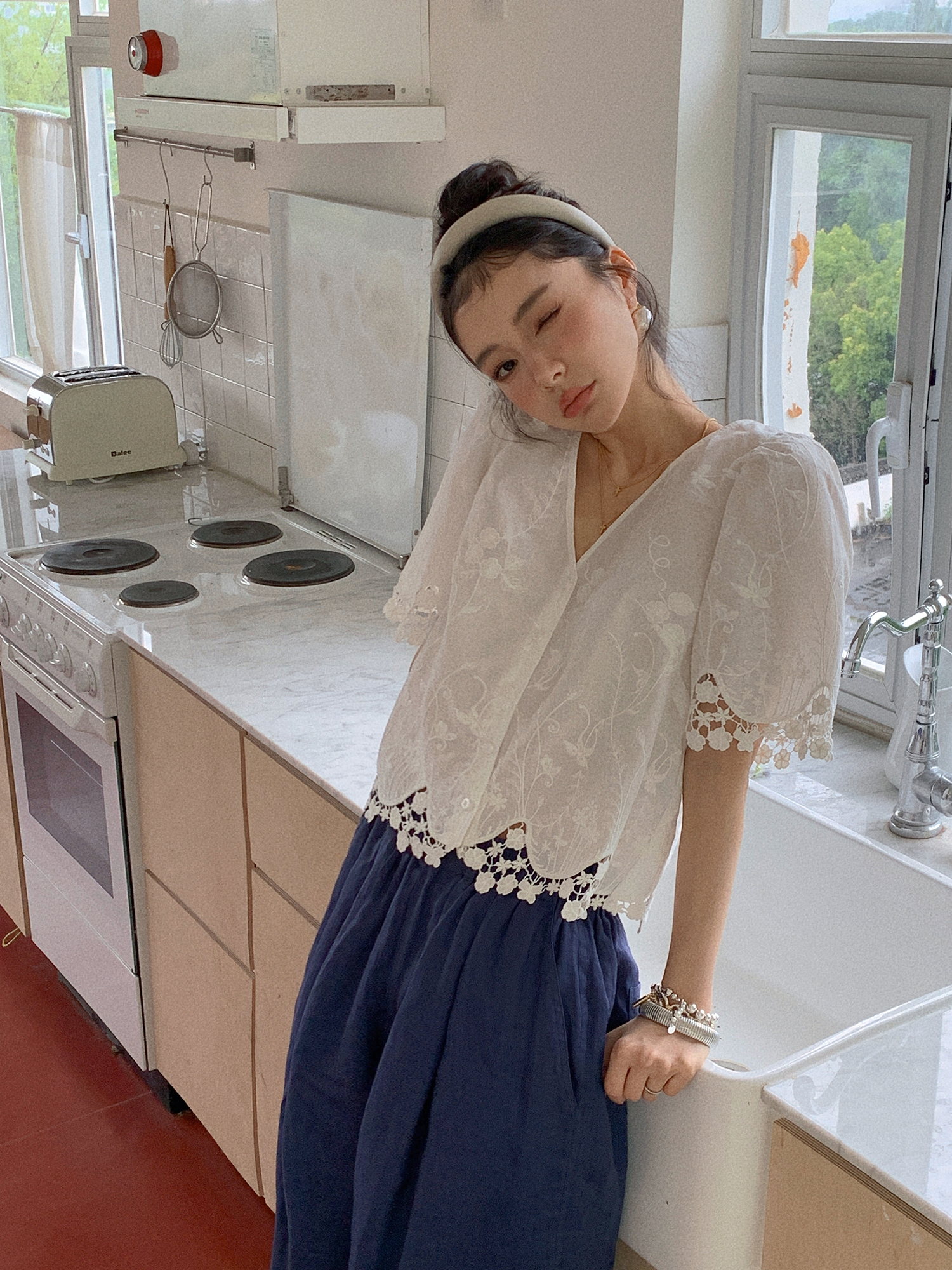 Bettychow 法式 夏季 简约时髦通勤上衣 精致高密度棉刺绣白衬衫