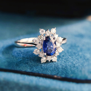 宝创集0.6克拉斯里兰卡皇家蓝宝石戒指18K金镶天然钻石花朵简约