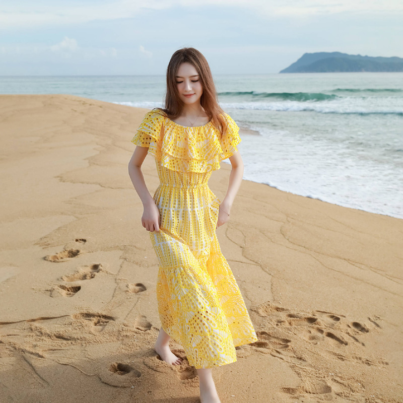 镂空一字领黄色连衣裙荷叶边刺绣海边度假云南旅游拍照气质裙 法式