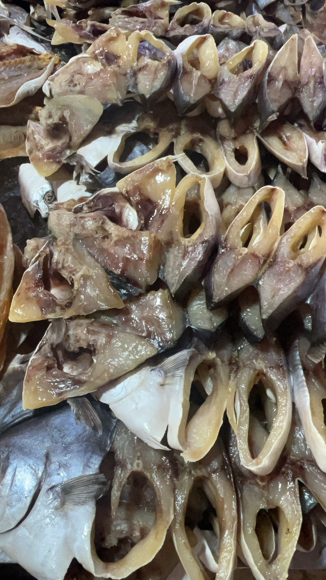 湛江咸鱼干金鲳鱼干石头鱼干特产
