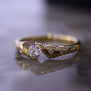 漂浮浪漫钻石戒指18K金镶嵌珠宝检测证书女全新圆形