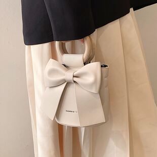 质感白色手提包水桶包 斜挎包仙女包时尚 小众蝴蝶结包包女20新款